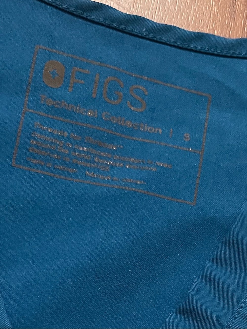 Figs V-Neck Scrub Top Blue size small technical collection - Picture 3 of 5